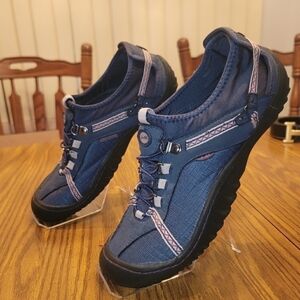 Mens 10 J41 amazing color slip ons.